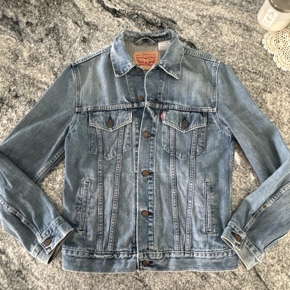 Levi's Jacket Mens Medium Blue Denim Trucker Button Front Pockets Classic Casual